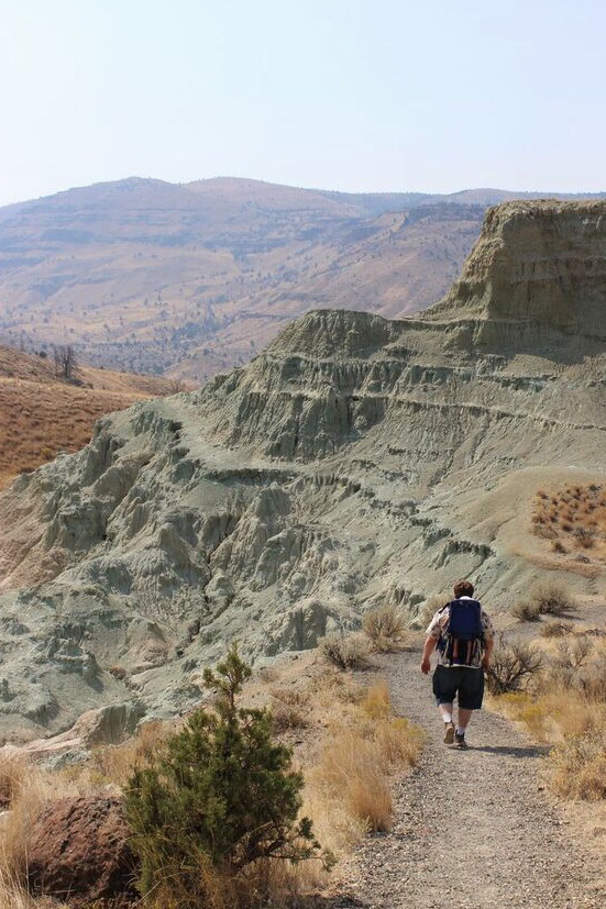 Fossil beds trail