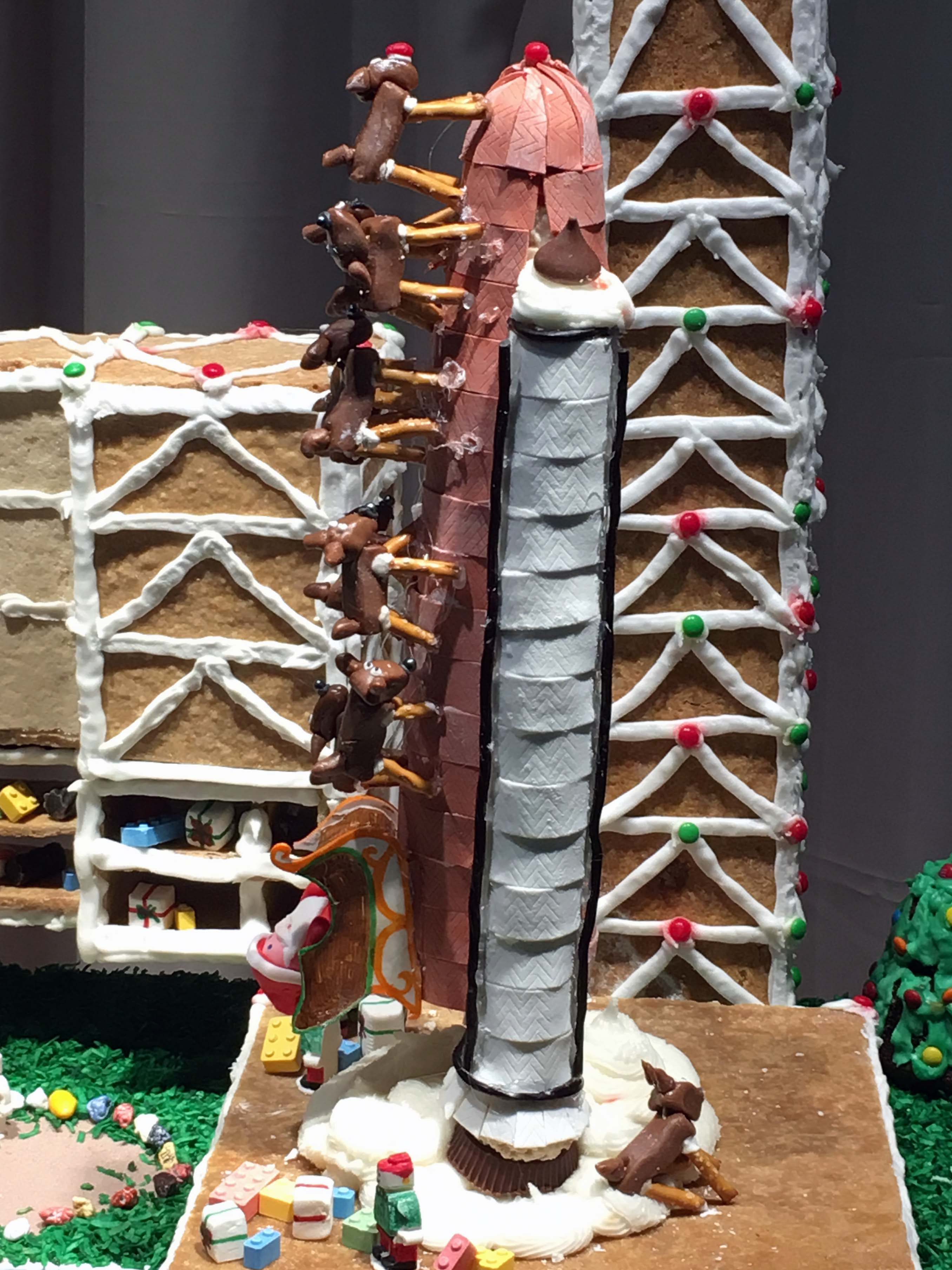 omsi-gingerbread-shuttle-santa